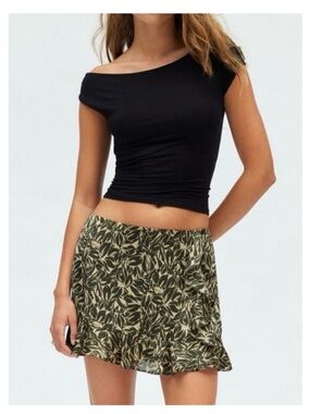 🟤NWT URBAN RENEWAL Printed Ruffle Hem Mini Skirt in Green Print